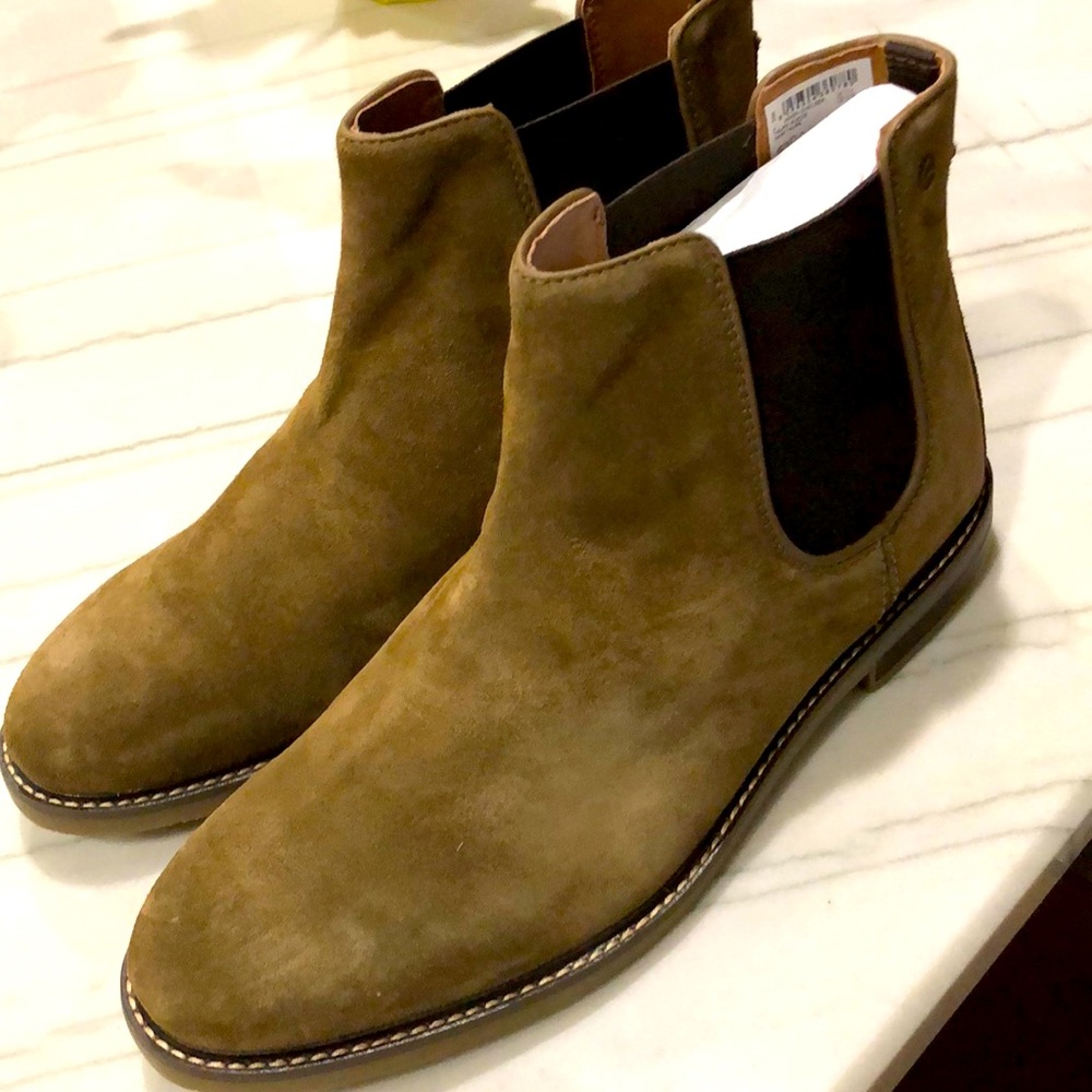 Clark’s Jaxen Chelsea Taupe Suede boot, size 12W